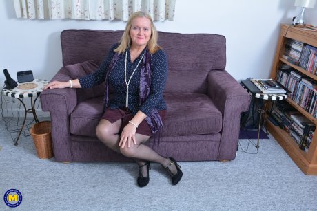 British mature lady playing on the couch